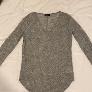 Gap long sleeve v neck lightweight tunic top. NWT size M light heather gray